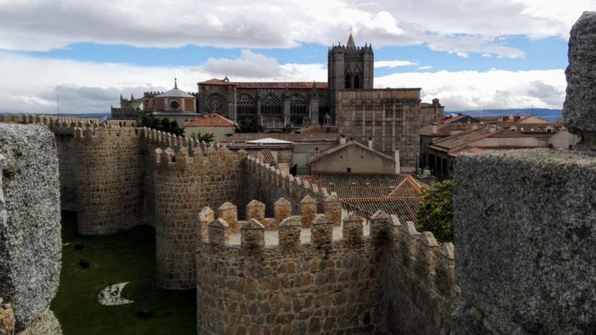 Que ver en Ávila Catedral vista desde la muralla