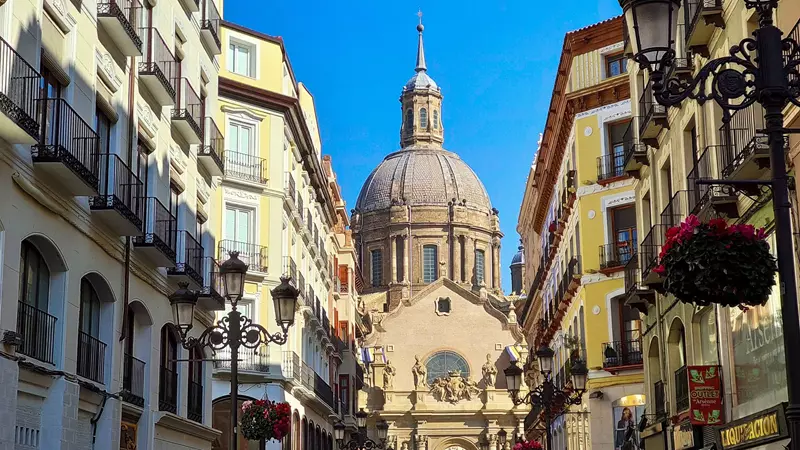 Calle más bonita de la ciudad, dónde dormir en Zaragoza barato