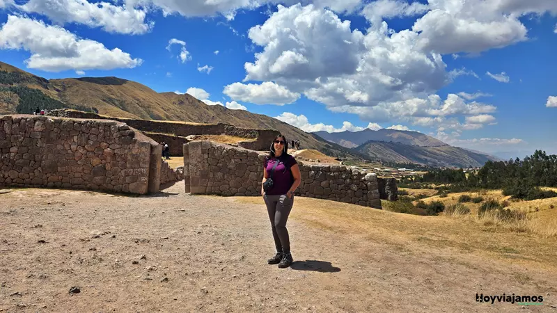 Ruinas incas de Puka Pukara en Cusco, Perú