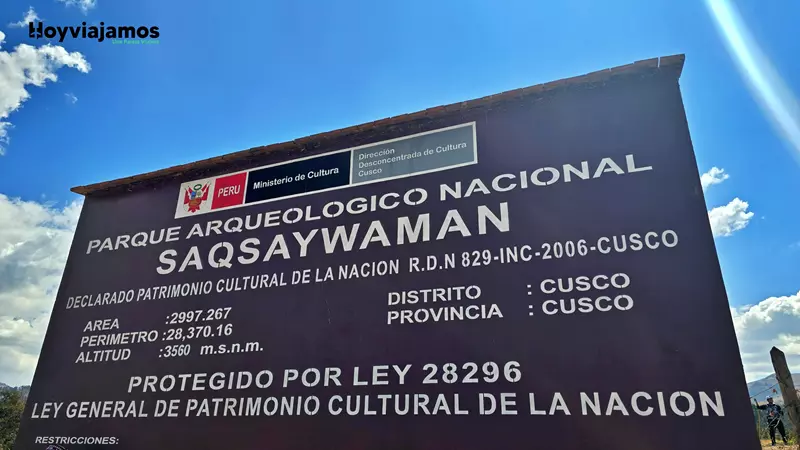 Muros incas del complejo arqueológico de Sacsayhuamán en Cusco