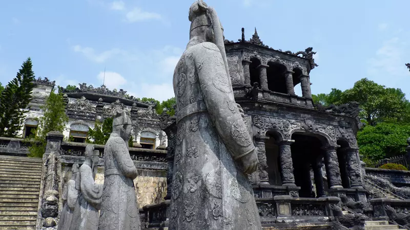 Tumbas imperiales Hue, Ruta por Vietnam de 15 días