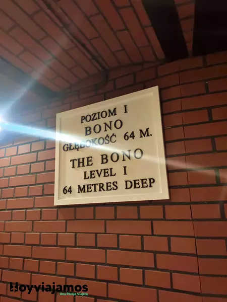 Cartel profundidad minas de la sal de Wieliczka
