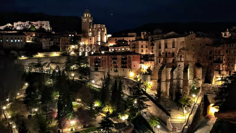 Catedral por la noche , que ver en Albarracín