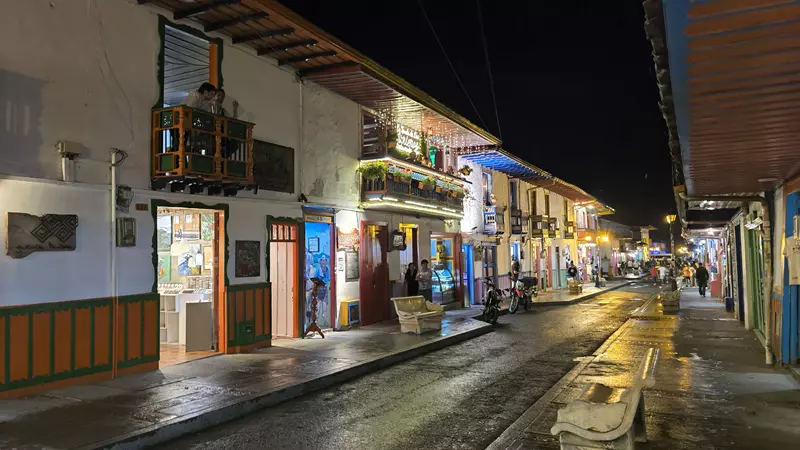 Calle del centro de Salento, ¿Dónde alojarse en Salento?