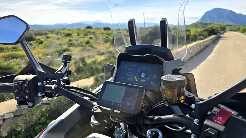 CHIGEE AIO-5 Lite, carplay android, carplay ios, hoy viajamos, carplay moto