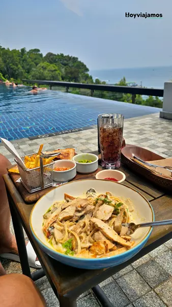 Piscina y gastronomía del Marriott de las Islas Perhentian