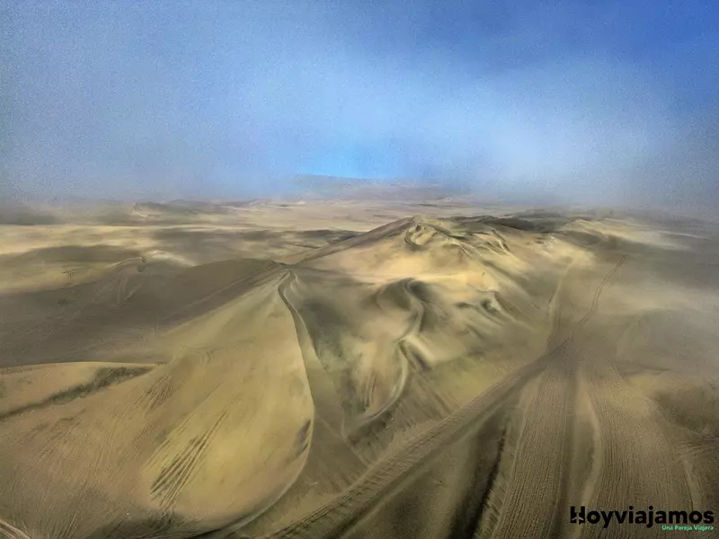 Vistas del desierto de Huacachina desde el aire