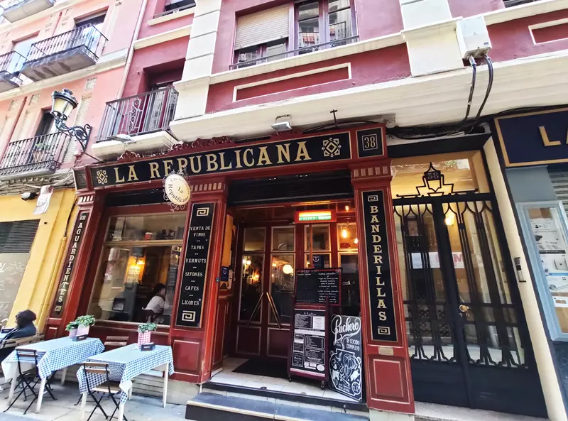 Fachas de La Republicana ¿Dónde comer en Zaragoza barato?