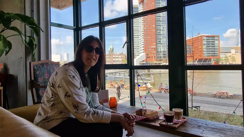 Donde comer en Rotterdam barato, fenix food factory , hoy viajamos