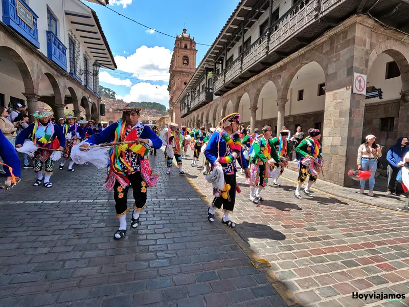 Celebración tradicional en el centro histórico de Cusco