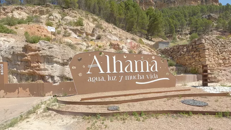 Entrada a Alhama de Aragón, Hoy Viajamos, blog de viaje, cicloturismo