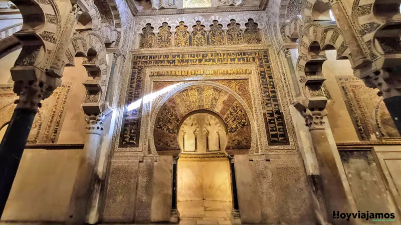 Mezquita-Catedral de Córdoba y sus arcos.