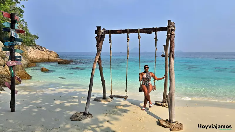 Sandra en una playa de las Islas Perhentian durante nuestro itinerario por Malasia
