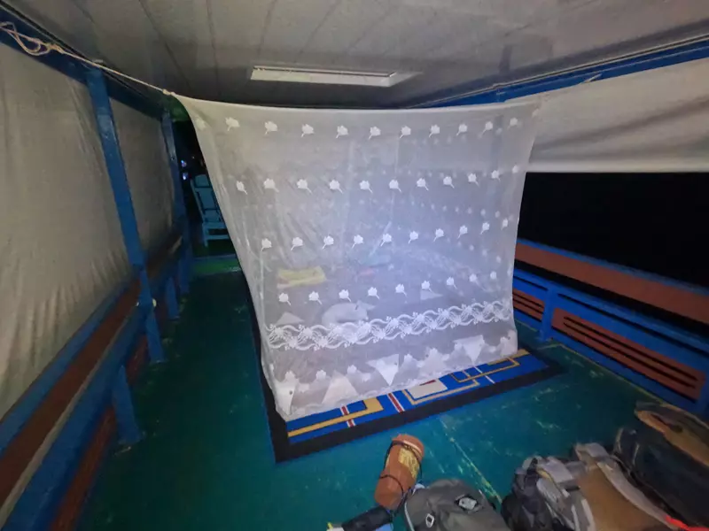 Preparados para la noche, Klotok por Borneo