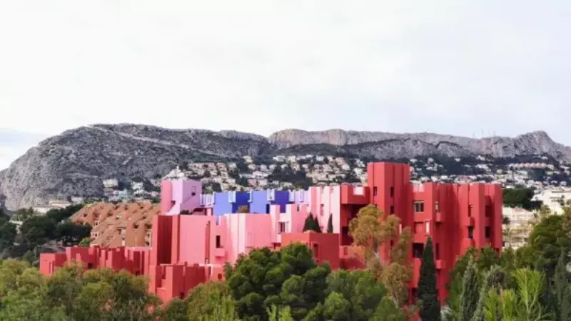 Muralla roja de calpe, arquitectura bofill