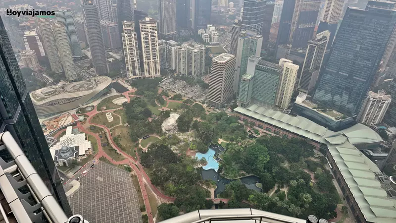 Vistas de KLCC Park desde la planta 86 de las Torres Petronas