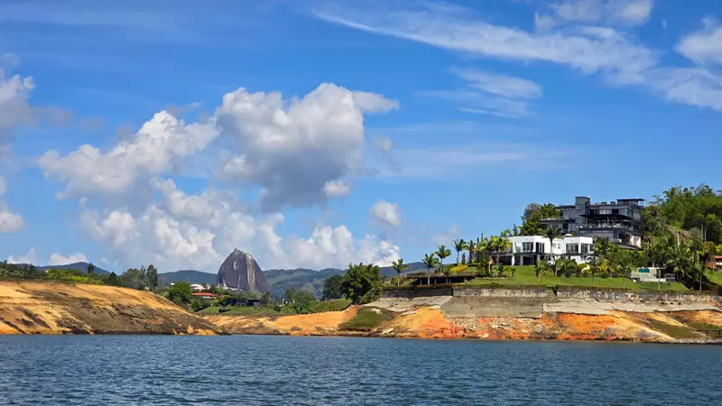 Piedra de Guatapé, Itinerario por Colombia por libre