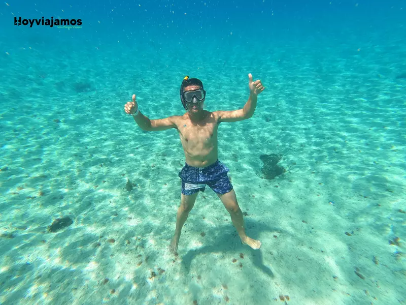 El mar es completamente transparente, ¿Qué ver en San Andrés?