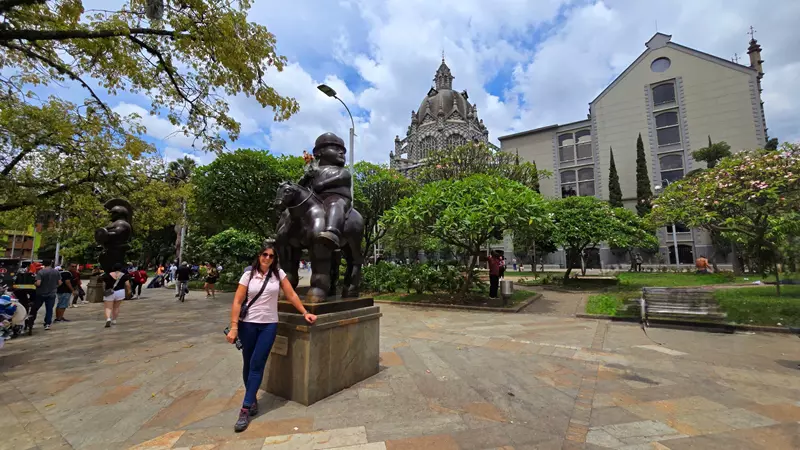 Plaza Botero en Medellín, Ruta por Colombia por Libre, hoy viajamos