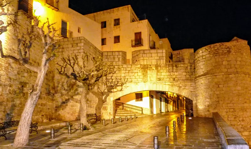 Puerto de San Pedro de noche
