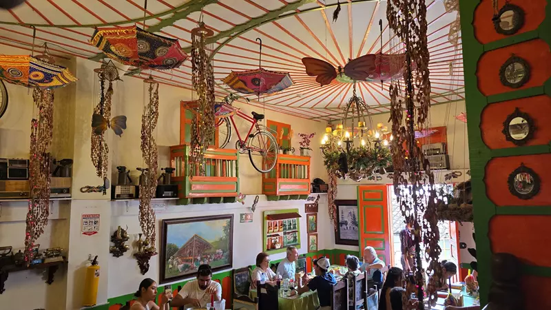 Los restaurantes del eje cafetero son pintorescos. Ruta por Colombia Hoy Viajamos