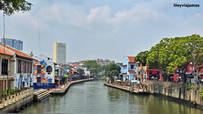 Río de Melaka a su paso por el centro histórico de la ciudad
