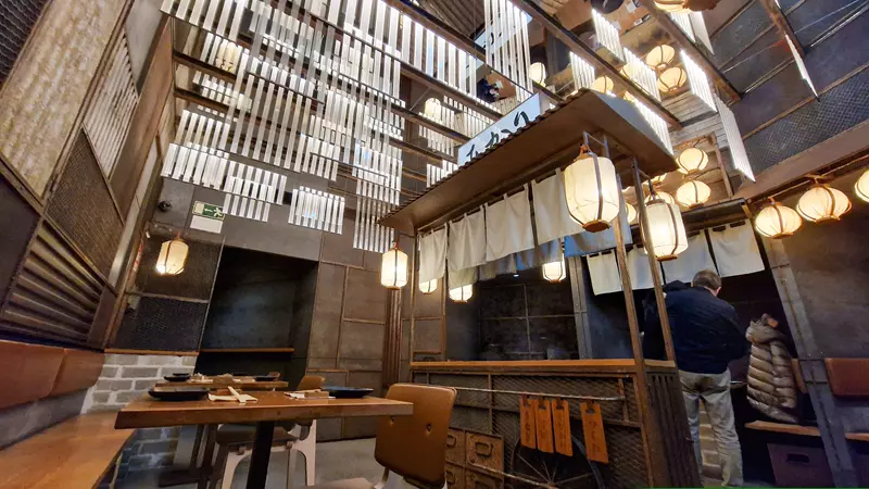 Decoración restaurante Hikari Yakitori Valencia