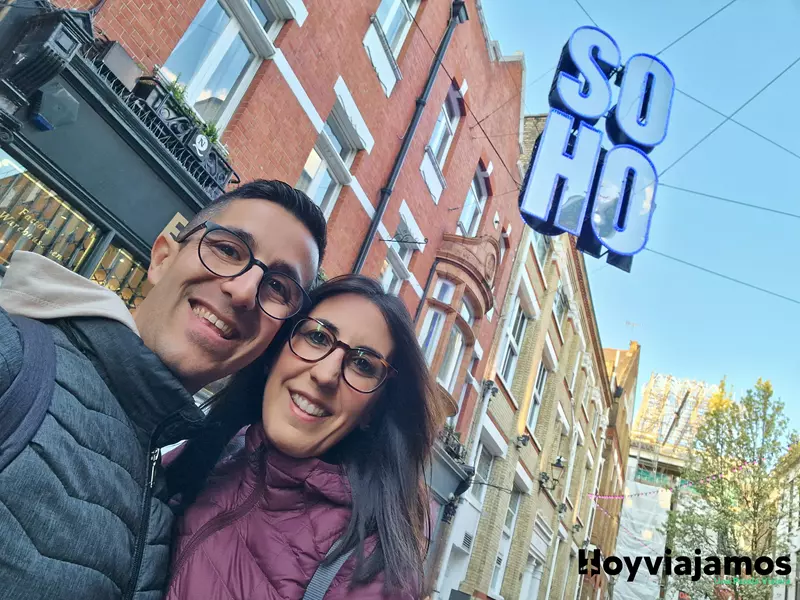 Cartel de Soho, ¿Qué ver en Londres en 4 días? Hoy Viajamos