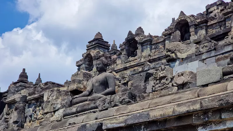 Encontraras muchas figuras de Buda en el Templo de Borobudur