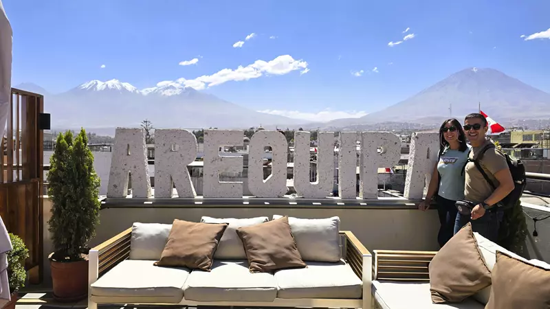 Terraza con las mejores vistas de Arequipa, Ruta por Perú, Hoy Viajamos