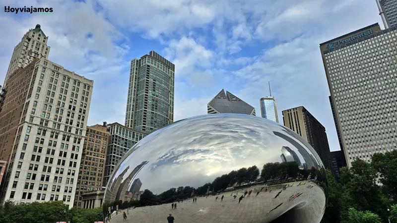 Pasear por sus calles y admirar la arquitectura es una de las mejores cosas que hacer en Chicago.