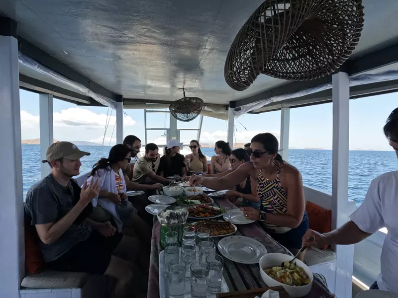 Nuestros compañeros de viaje, Tour por Komodo