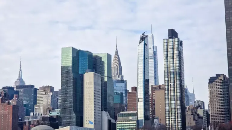 Vistas desde la Isla de Roosevelt, Nueva York en Navidad