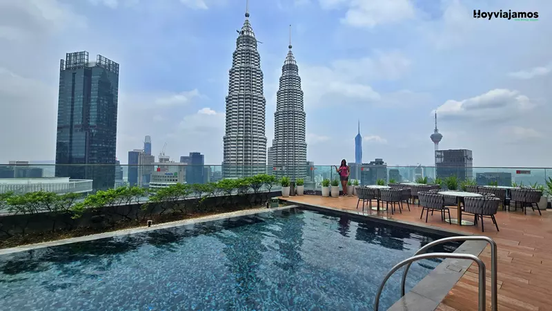 Azotea del hotel Ascott Kuala Lumpur con vistas a las Torres Petronas