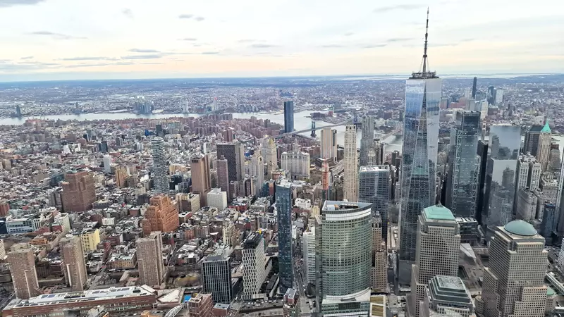 Vuelo en helicóptero en Nueva York, vistas de manhattan desde el aire, hoy viajamos