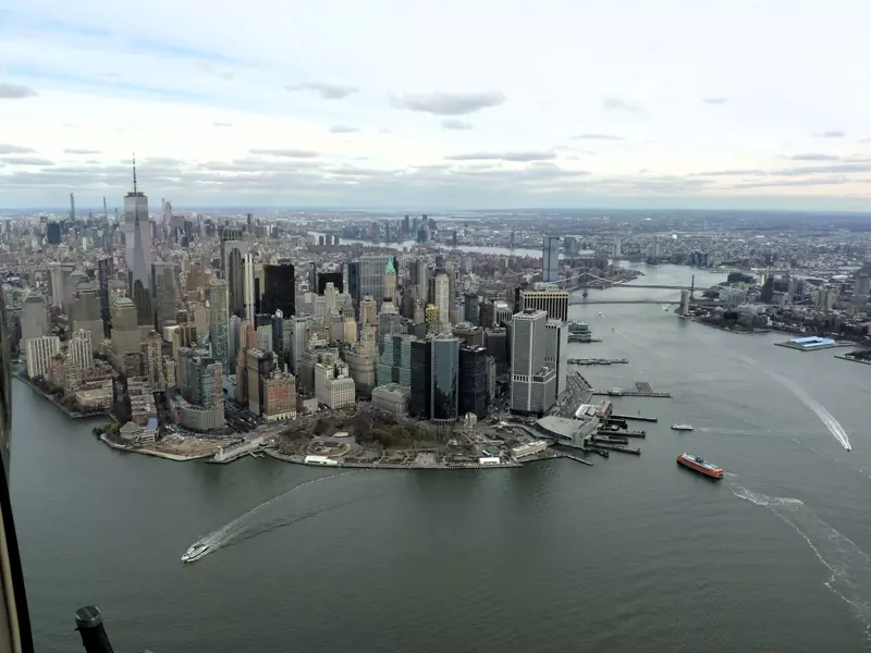 Vuelo en helicóptero en Nueva York, vistas de manhattan desde el aire, hoy viajamos