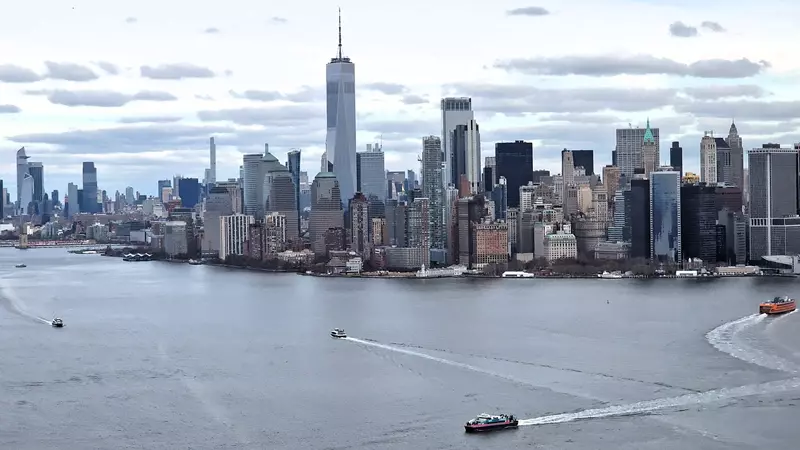 Vuelo en helicóptero en Nueva York, vistas de manhattan desde el aire, hoy viajamos