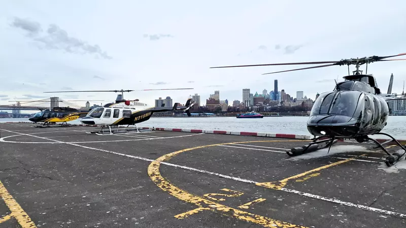Vuelo en helicóptero en Nueva York, vistas de manhattan desde el aire, hoy viajamos