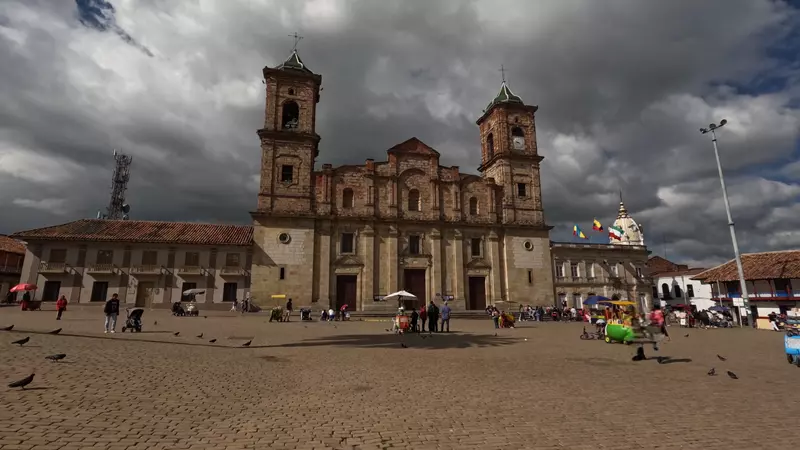 Plaza centro histórico Zipaquirá Colombia hoy viajamos